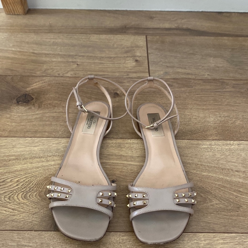 VALENTINO ROCKSTUD PATENT LEATHER FLATS